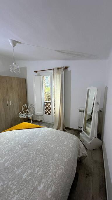 Habitacion Roca Foradada En Casa Cami De Les Aiguees Monistrol De Montserrat Exterior foto